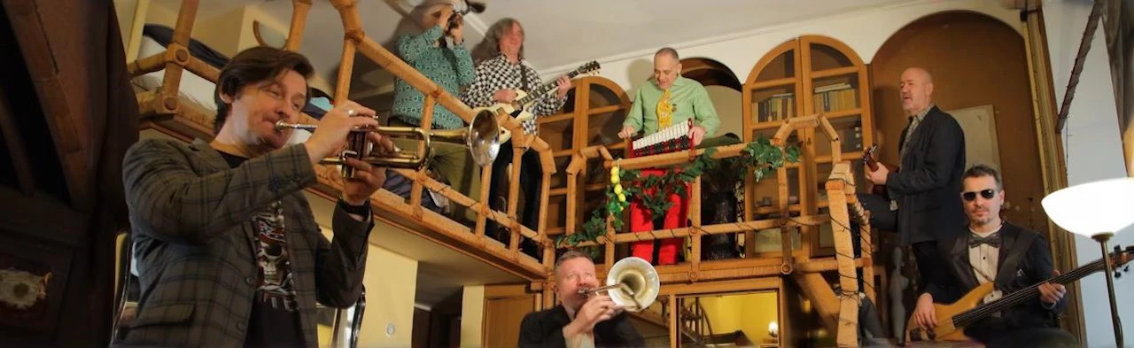 Постер Iguana Brass в Москве