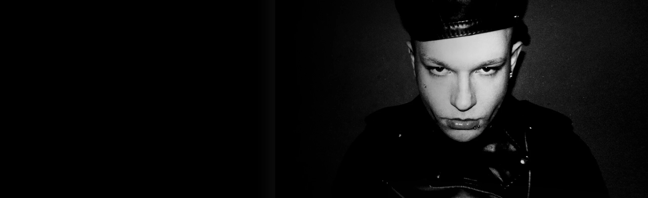 Постер Huzzy B в Нижнем Новгороде