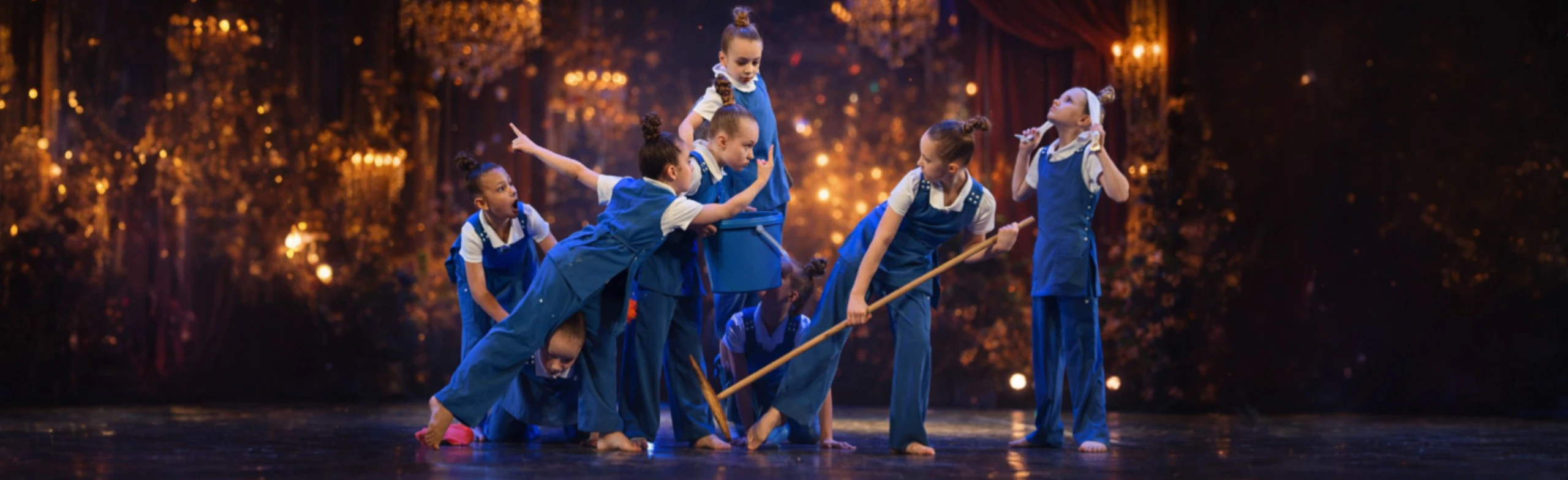 Постер Отчетный концерт студии современного танца Крылья в Ростове-на-Дону