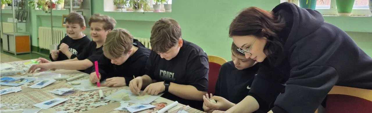 Постер Лепка из глины моряков и кораблей. Мастер – класс в Саранске