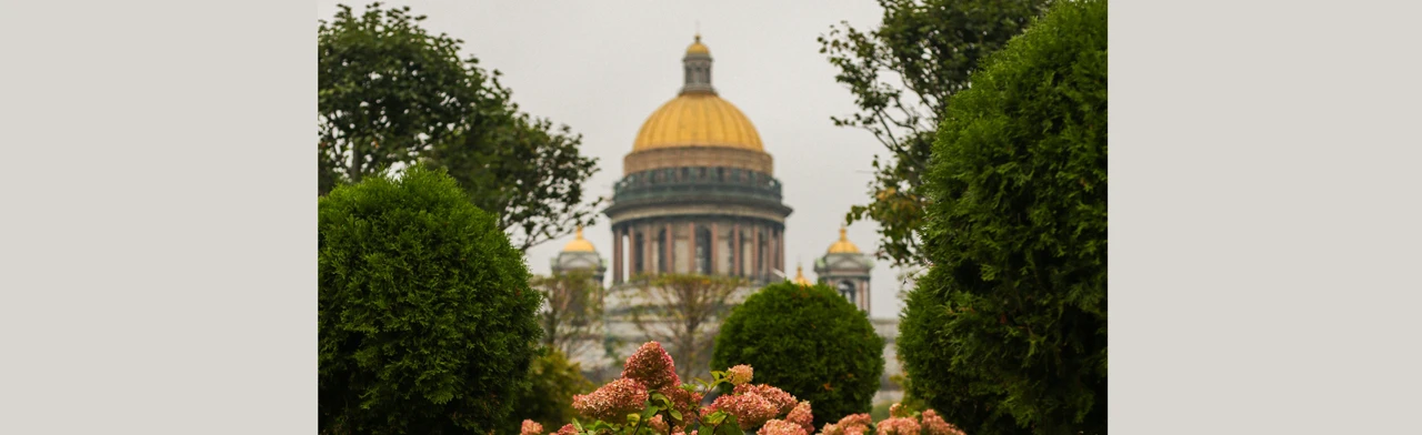 Постер Фотопрогулка по центру Петербурга: дворы и парадные, легенды и крыша в Санкт-Петербурге