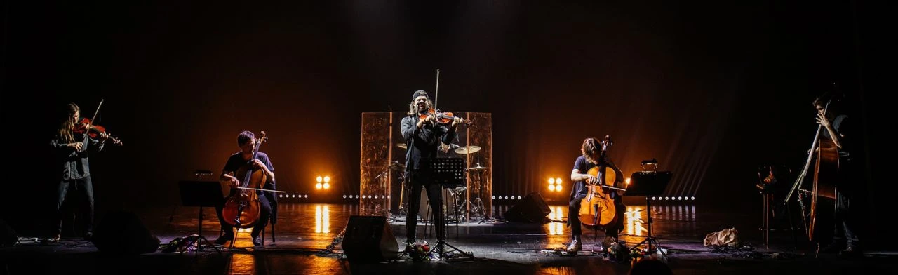 Постер РОК-ХИТЫ НА ВИОЛОНЧЕЛЯХ ATOMIC CELLOS. Концерт при свечах во дворце в Санкт-Петербурге