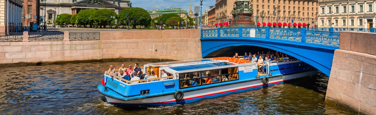 Постер Петербург с воды: Аврора, Эрмитаж и Петропавловская крепость на теплоходе в Санкт-Петербурге