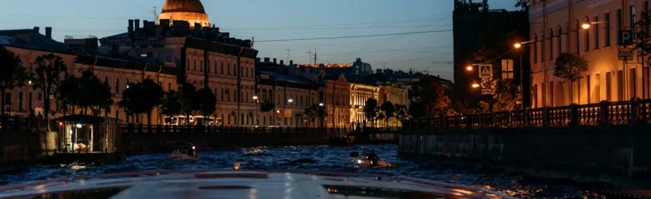 Постер Блеск Северной столицы - ночная прогулка по каналам центра Санкт-Петербурга в мини-группе в Санкт-Петербурге
