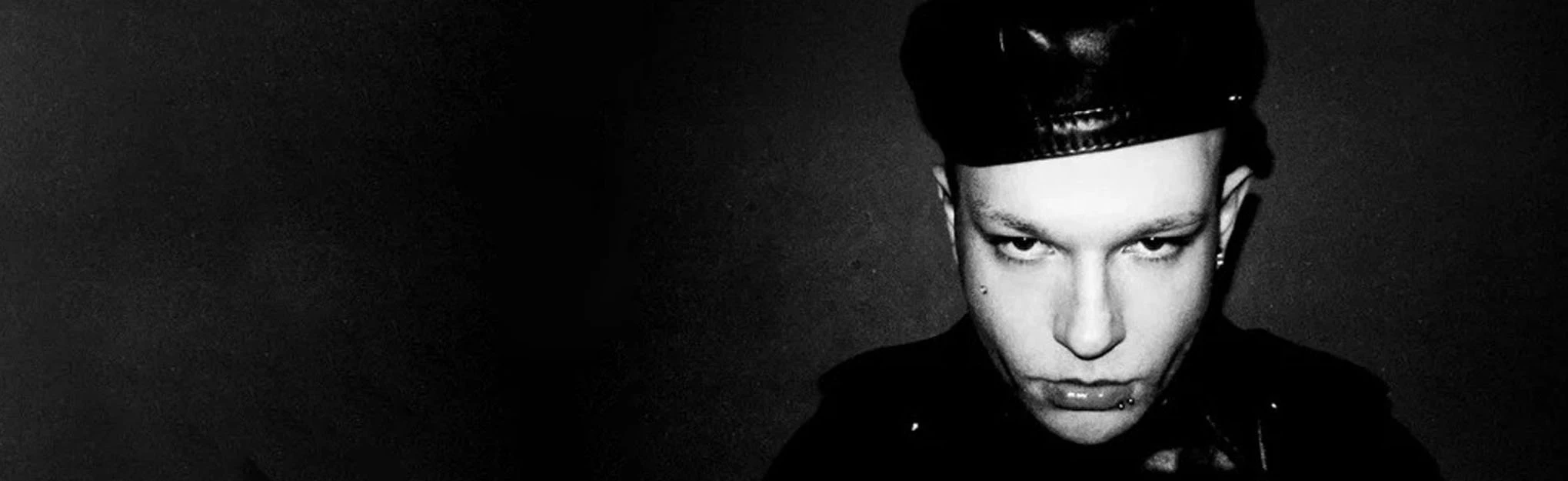 Постер Huzzy b в Санкт-Петербурге