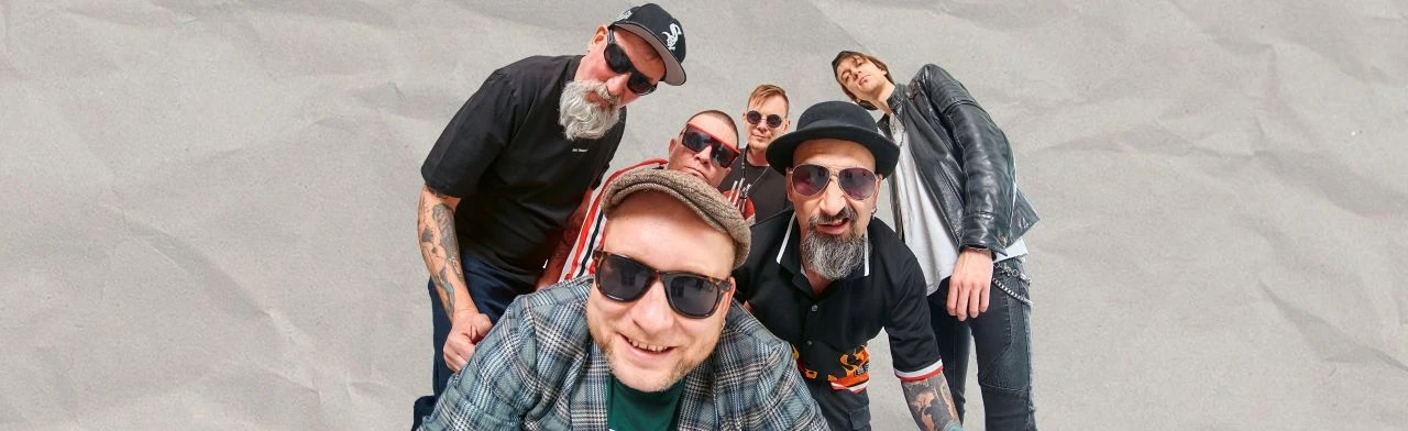 Постер The Iron bees в Твери