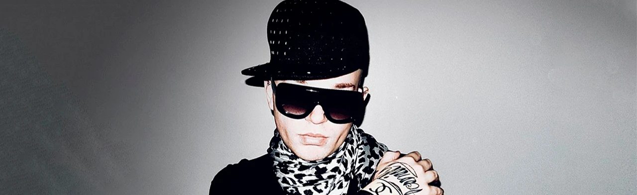 Постер Huzzy B в Вологде