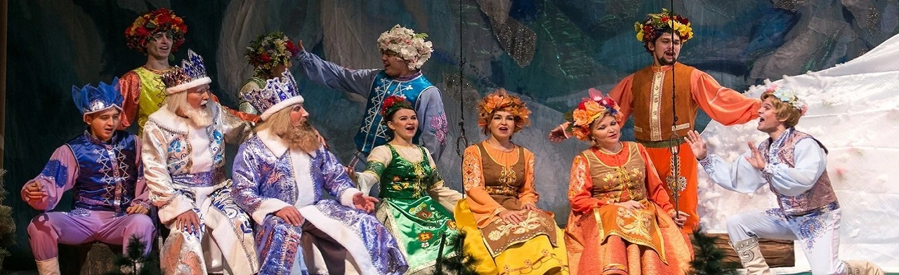 Постер Двенадцать месяцев