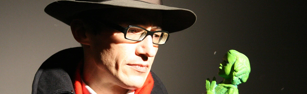 Постер Человек-подушка в Екатеринбурге