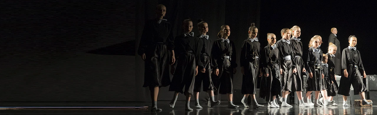 Постер Посещение занятий (2 раза в неделю) в детско-юношеской театральной студии Планета