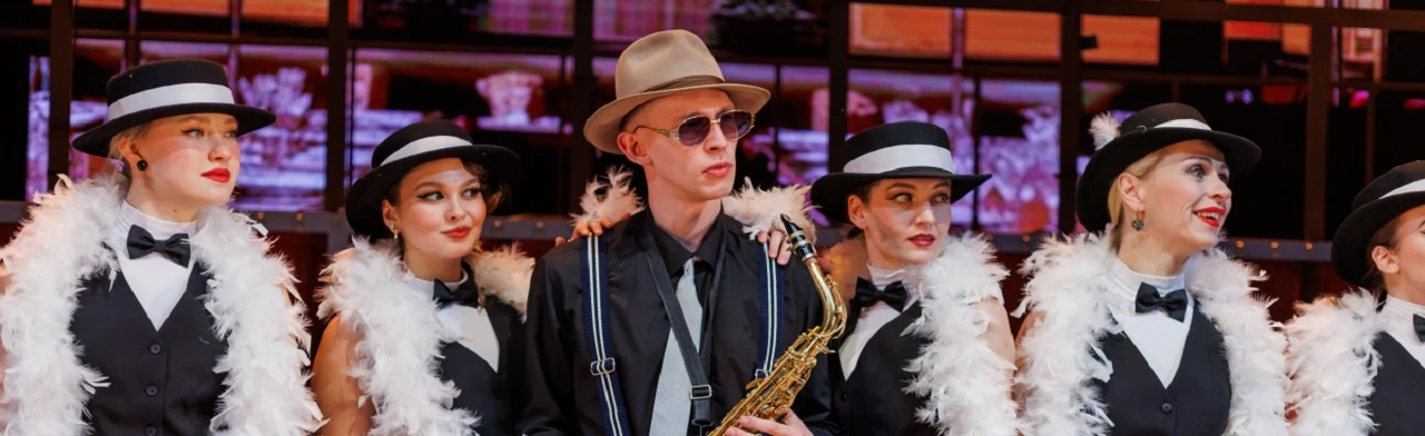 Постер В джазе только девушки в Кирове