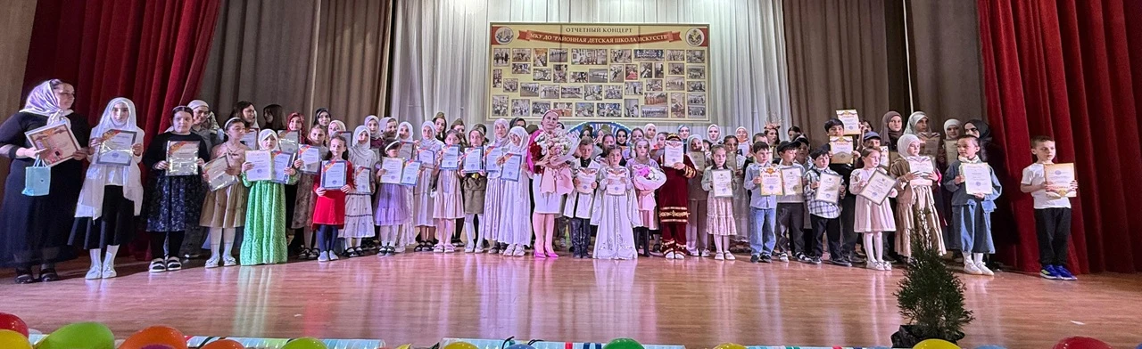 Постер Отчетный концерт «Мир, в котором мы живем» в Махачкале