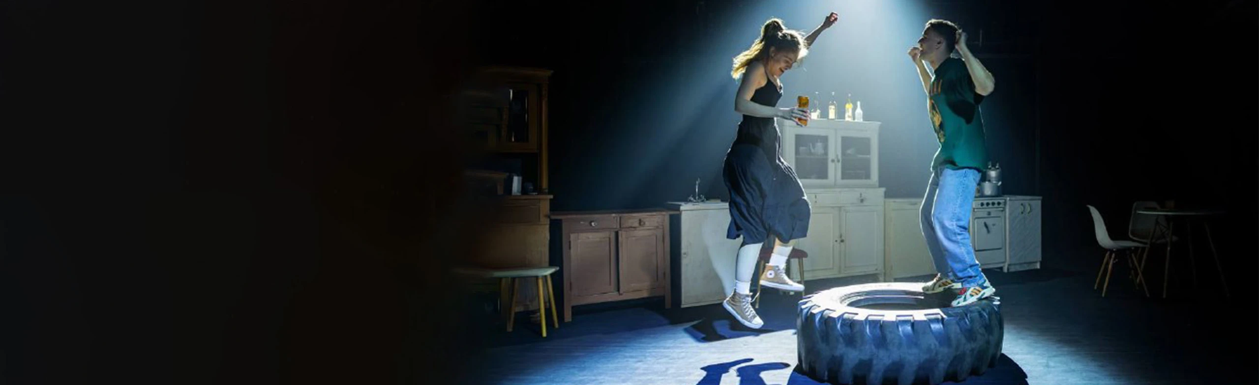 Постер Сезон отравленных плодов в Москве