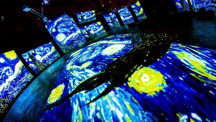 Постер Люмьер Холл