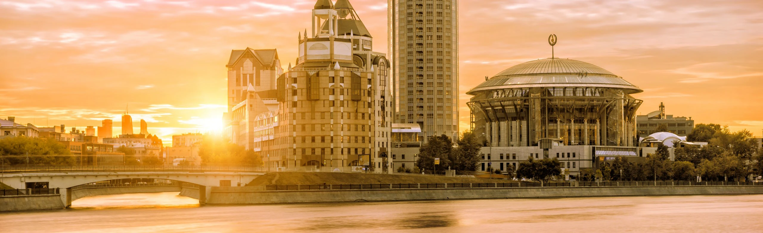 Постер Московский международный Дом музыки (ММДМ)