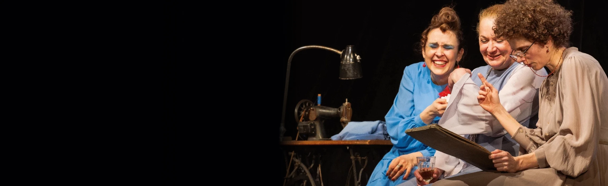 Постер Тремя этажами выше в Москве