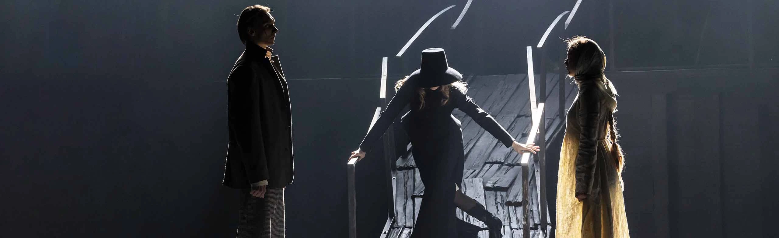 Постер Светит, да не греет в Москве