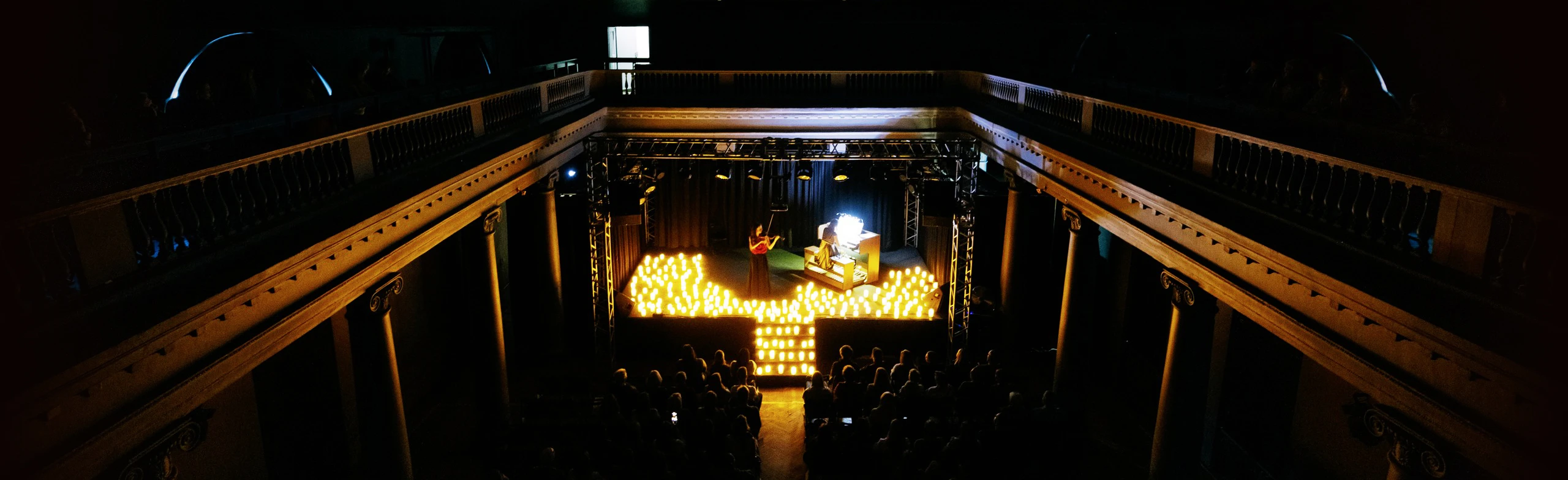 Постер Орган и дудук при свечах в Москве