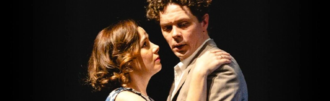 Постер Муж и жена снимут комнату в Москве