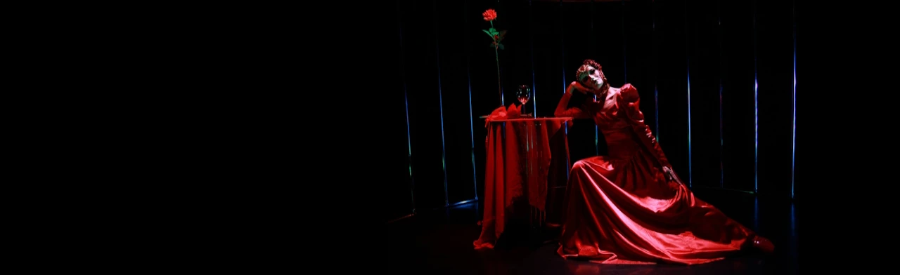 Постер М означает Магритт в Москве