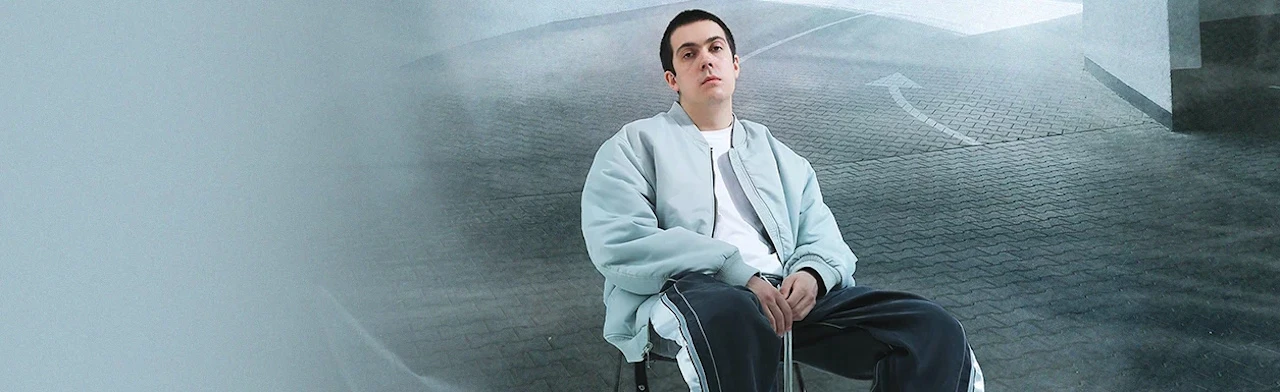 Постер тима ищет свет