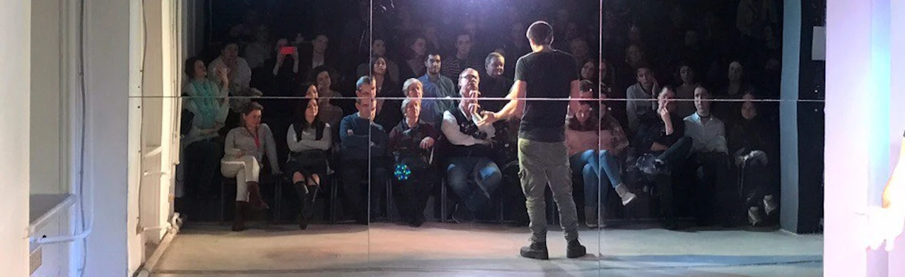 Постер Взрослые снаружи в Москве