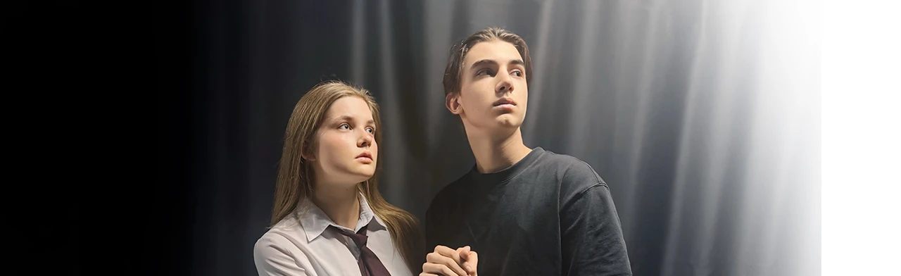 Постер Девочка из соседнего дома в Москве