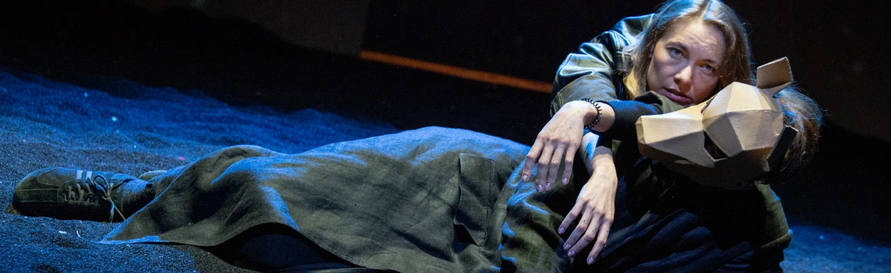 Постер Человек в закрытой комнате в Москве