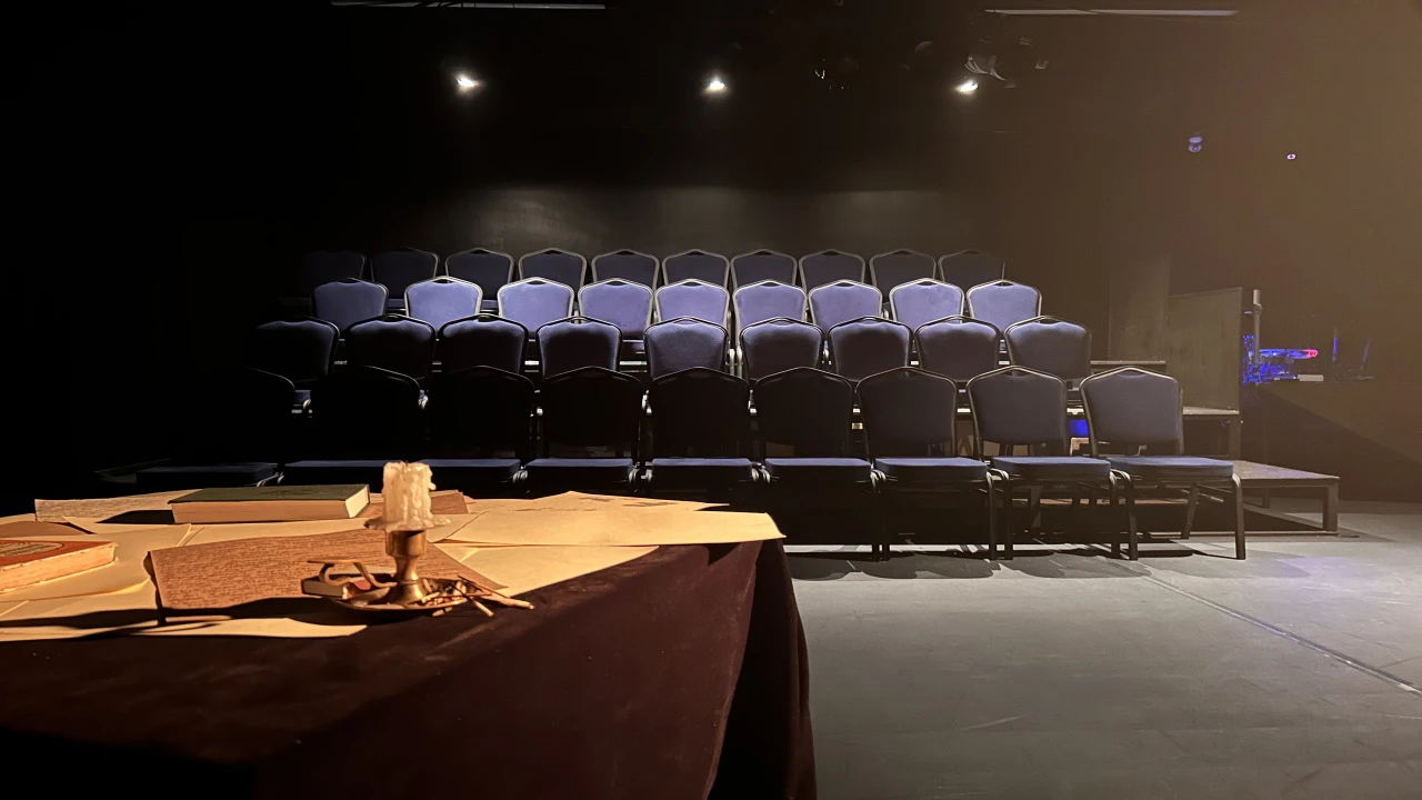 Постер Театр города М.