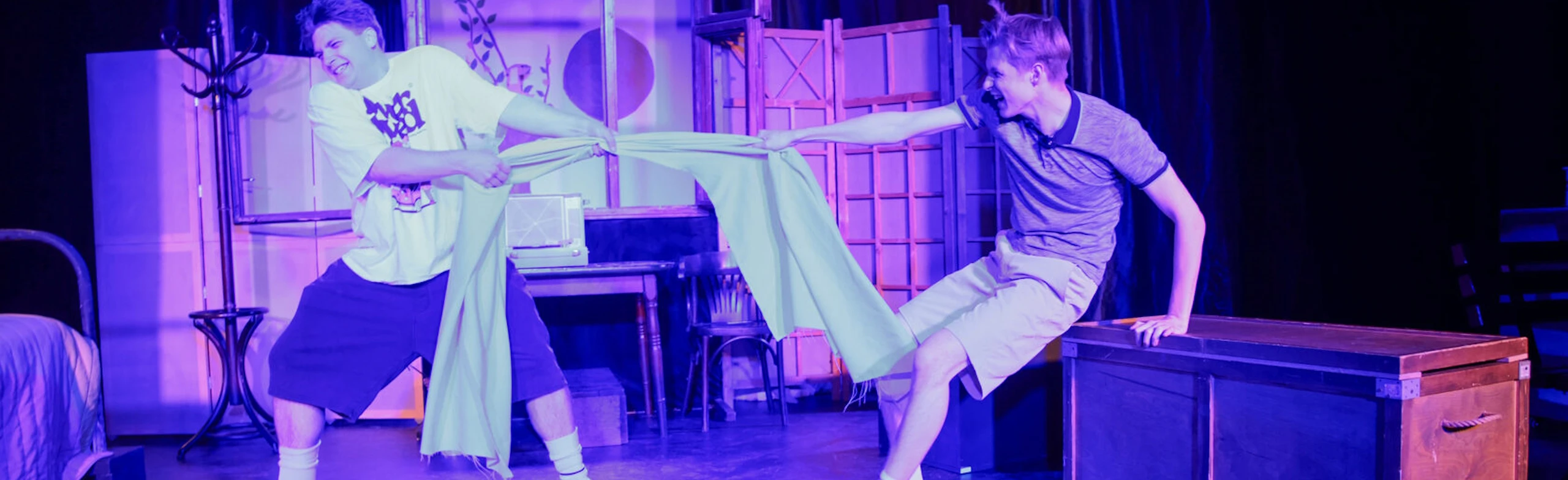 Постер Огурцы в шляпе в Москве