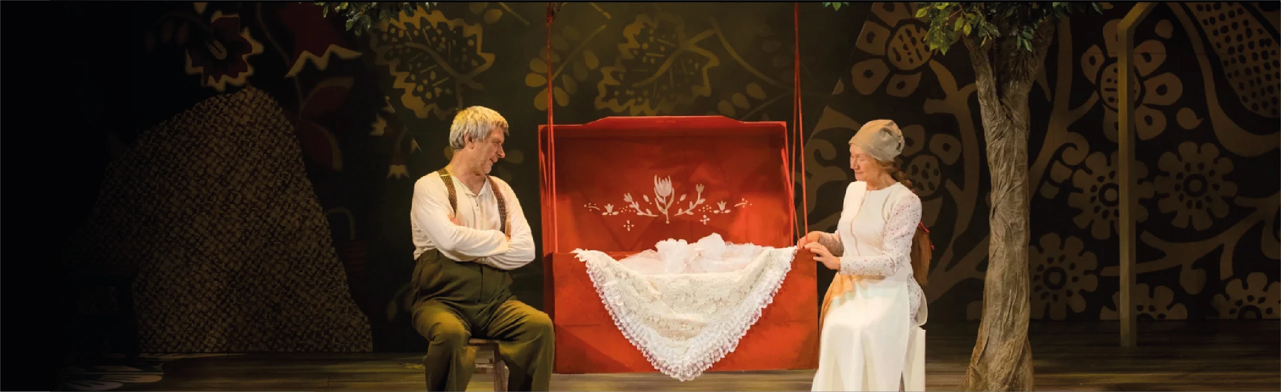 Постер С неба упали три яблока в Москве