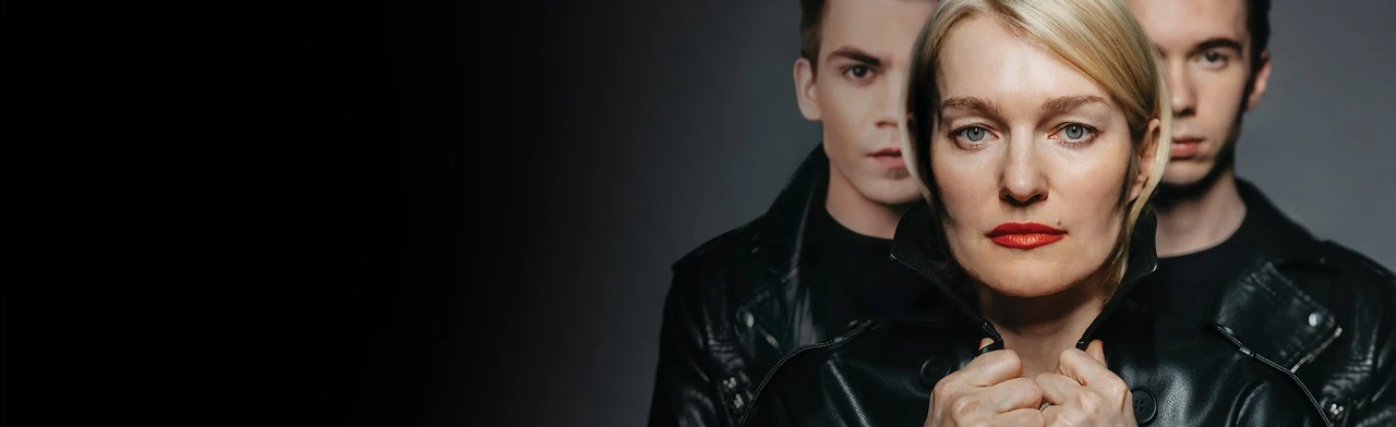 Постер Это все она в Москве