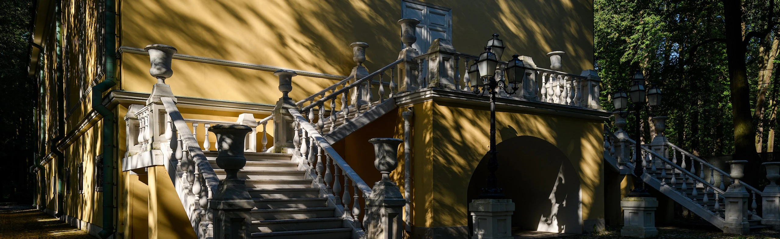 Постер Обзорная экскурсия по театру Гонзаги «Музыка для глаз. Секреты старого мастера» в Москве