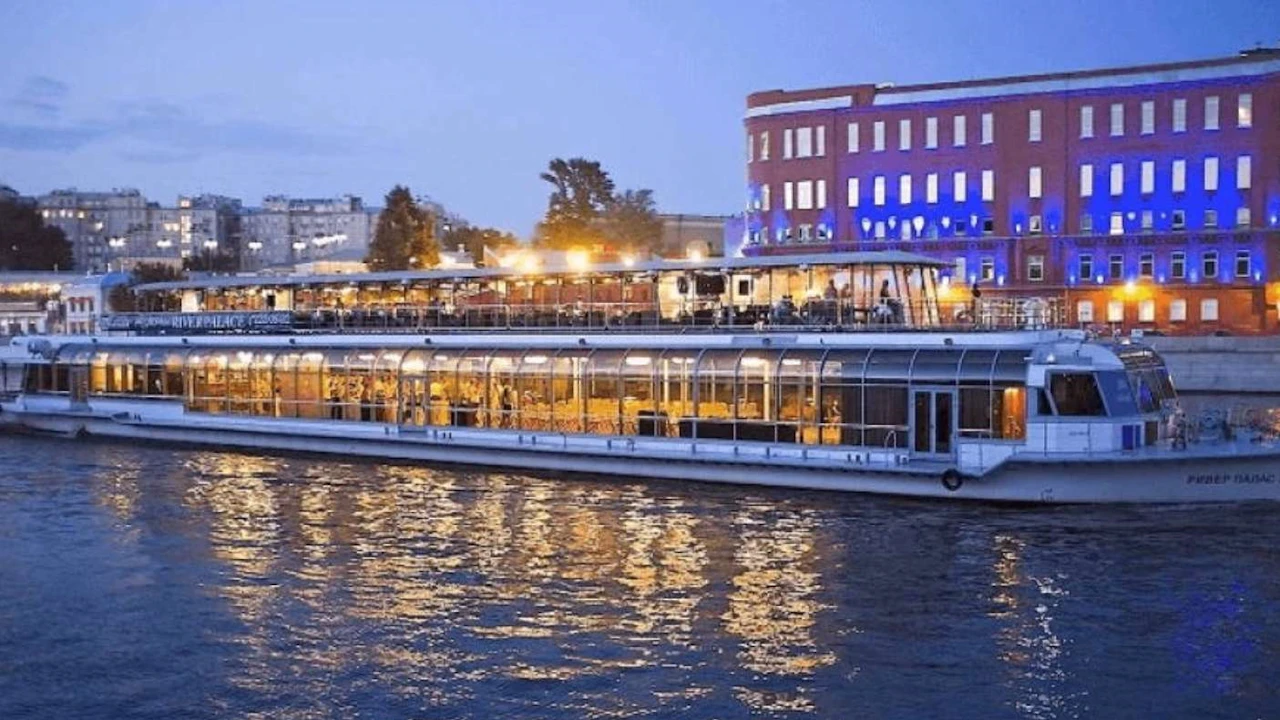 Постер Теплоход «Ривер Палас» (River Palace)