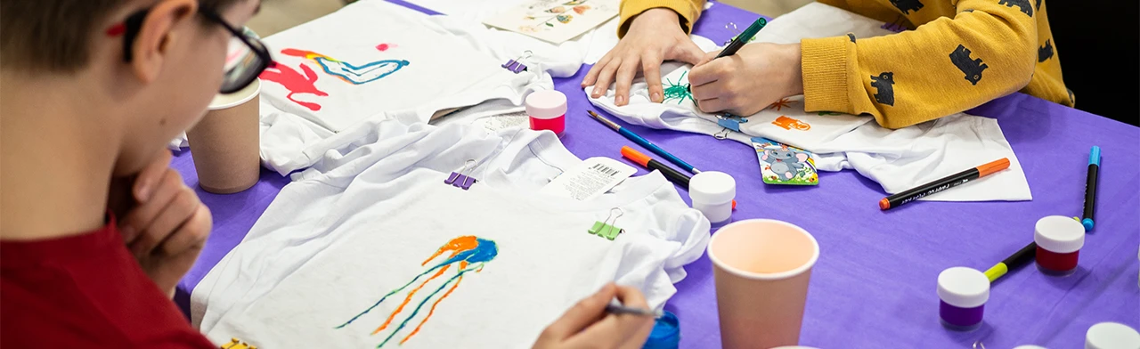 Постер Детский мастер – класс по росписи футболок и шопперов «Шедевр Сальвадора Дали» (7-12 лет) в Москве