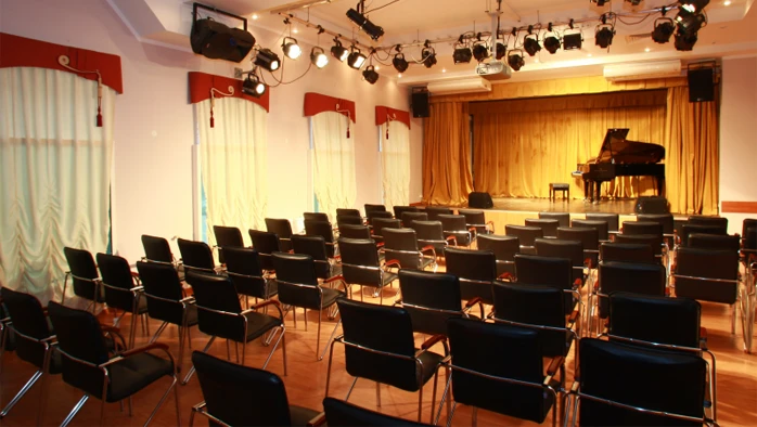 Постер площадки ЕКЦ им. Ральфа Гольдмана