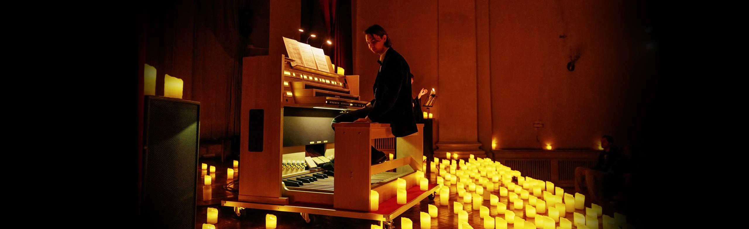 Постер Людовико Эйнауди. Неоклассика при свечах. в Нижнем Новгороде