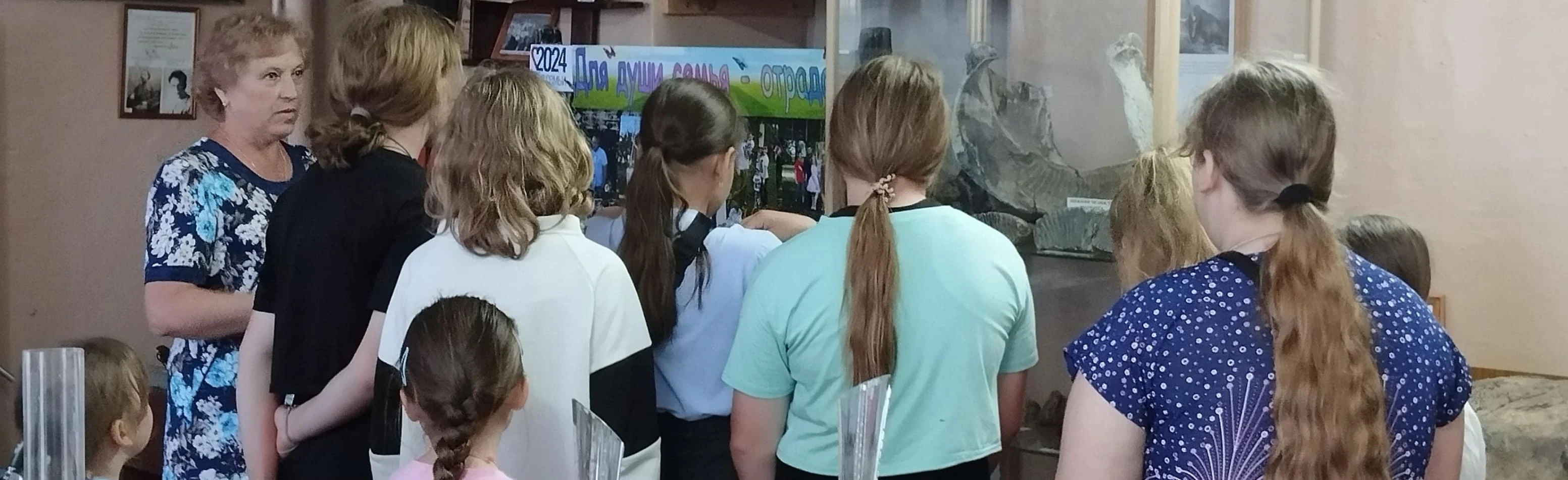 Постер Лента времени. Экскурсия по залам музея в Нижнем Новгороде