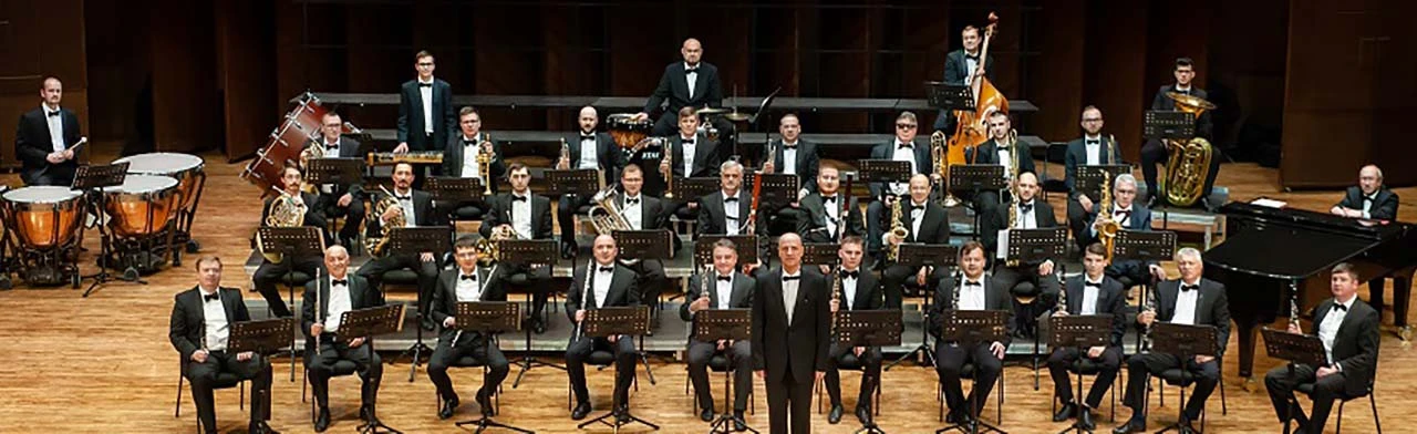 Постер Несокрушимая и легендарная в Новосибирске