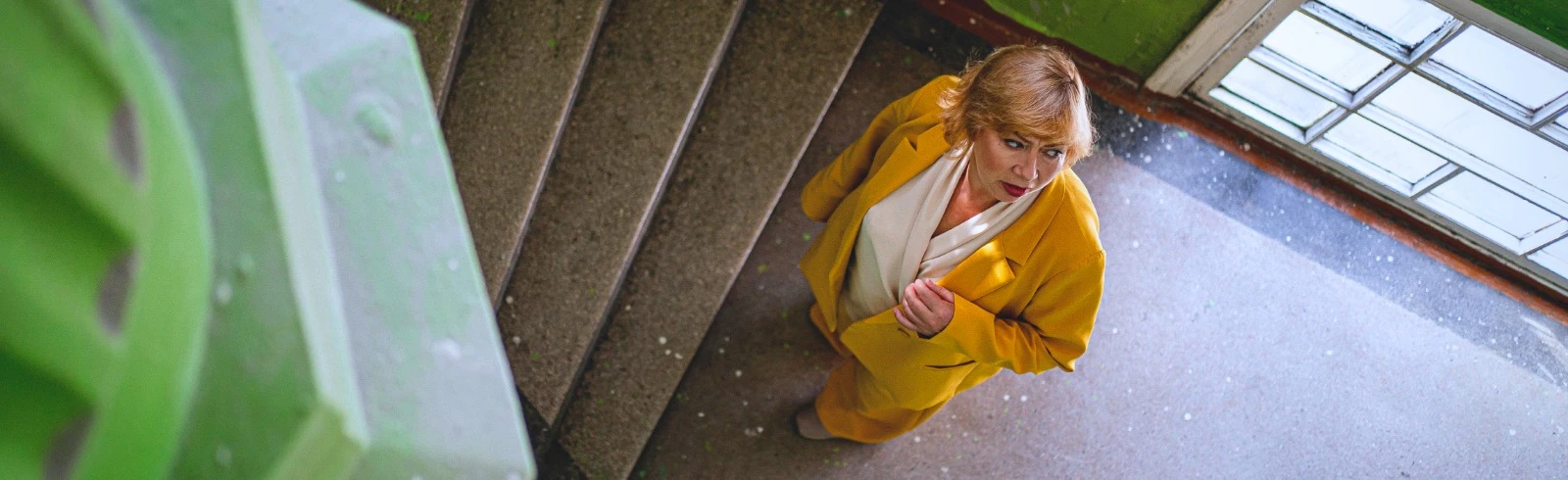 Постер Старшая по жизни