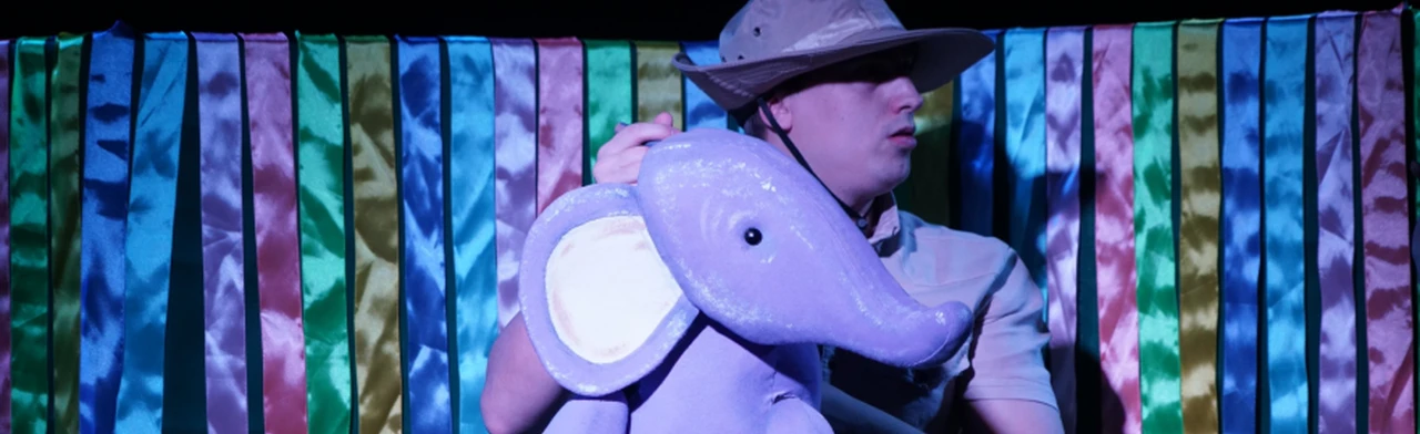 Постер Слон в гнезде