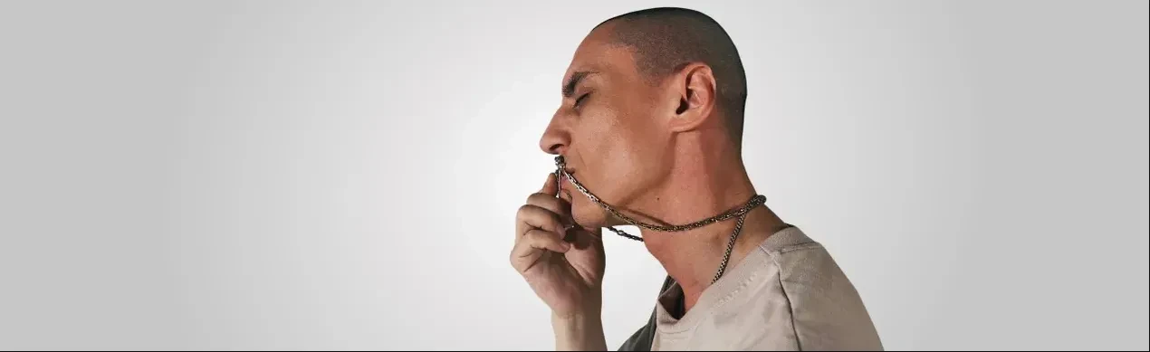 Постер Честный