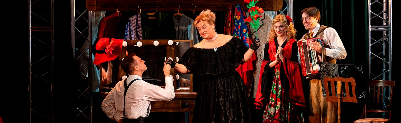 Постер Браво, конферансье