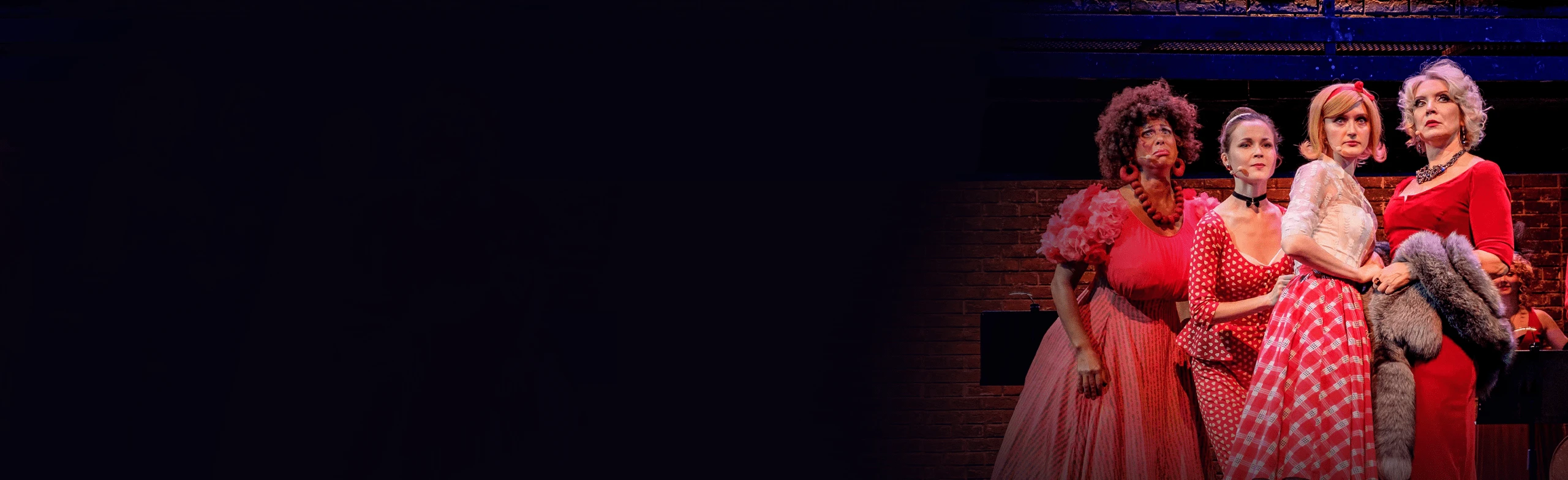 Постер Восемь женщин в Перми