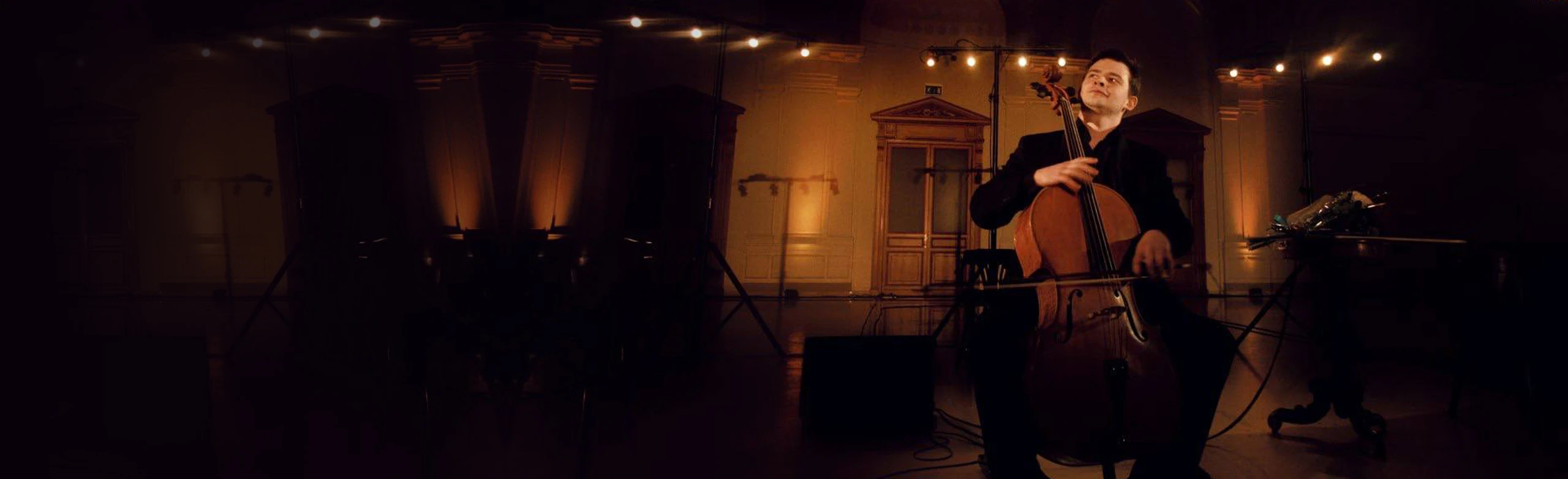 Постер Магия свечей. Рок-хиты на виолончелях в Ростове-на-Дону