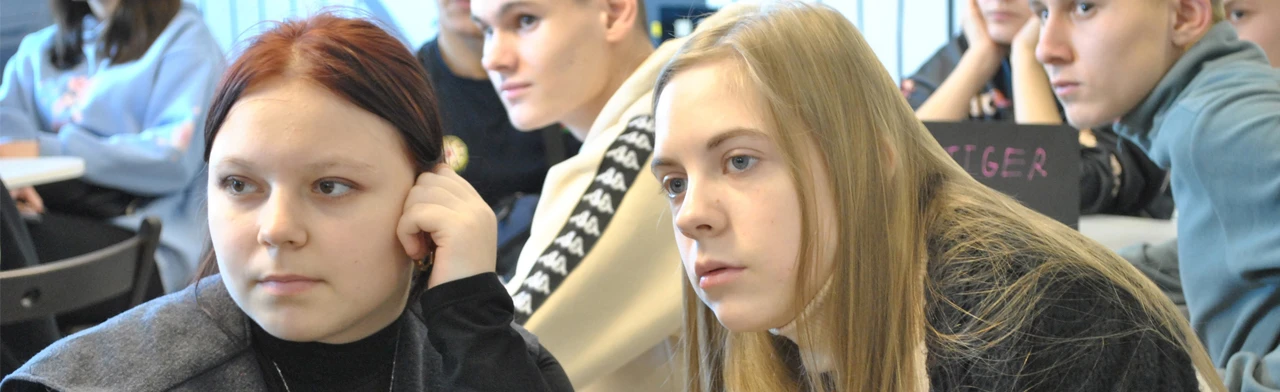 Постер Думай, играя в Ростове-на-Дону