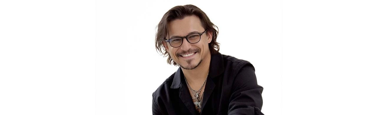 Постер Максим Олейников