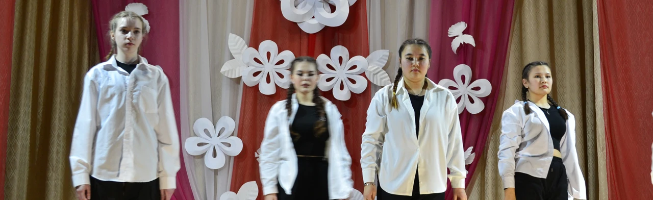 Постер На позитиве. Вечера для молодежи в Саратове