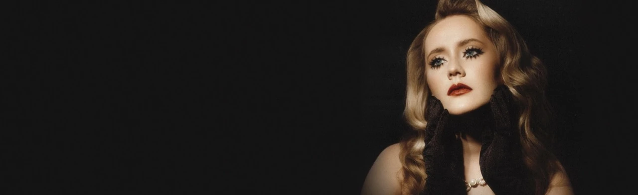 Постер Элли на маковом поле