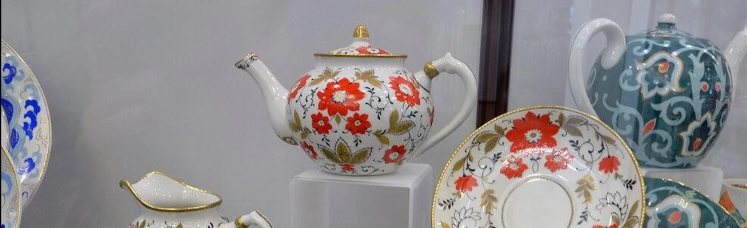 Постер История и фарфор Первомайского фарфорового завода. Экскурсионная программа